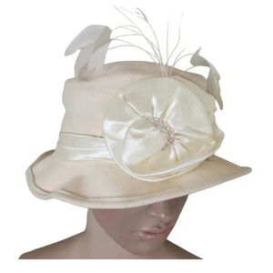 Vintage Miss Bierner Wool Rose Bow Feathers Hat